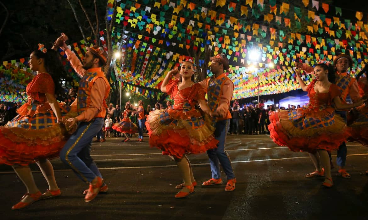 Festa junina, forró e tradições culturais nordestinas